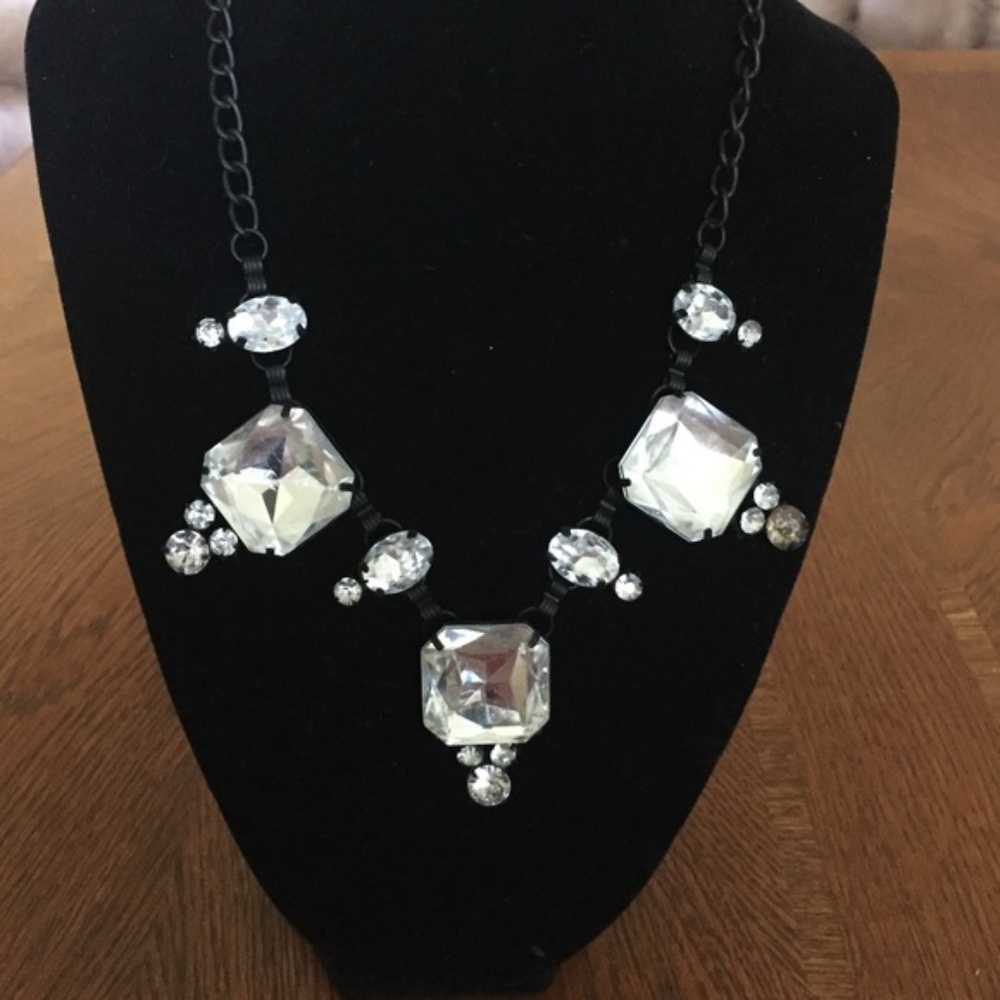 Fashion statement necklace 18"